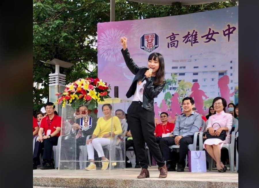 高雄议员黄捷回母校鼓吹"放荡"?罢捷总部:别把魔爪伸入女中