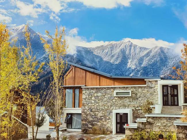 阿坝州又一神仙民宿!推窗即景,私享半山雪景!