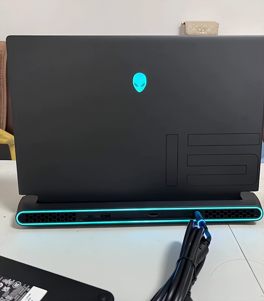 外星人m15 r7笔记本电脑:高端游戏本的新标杆