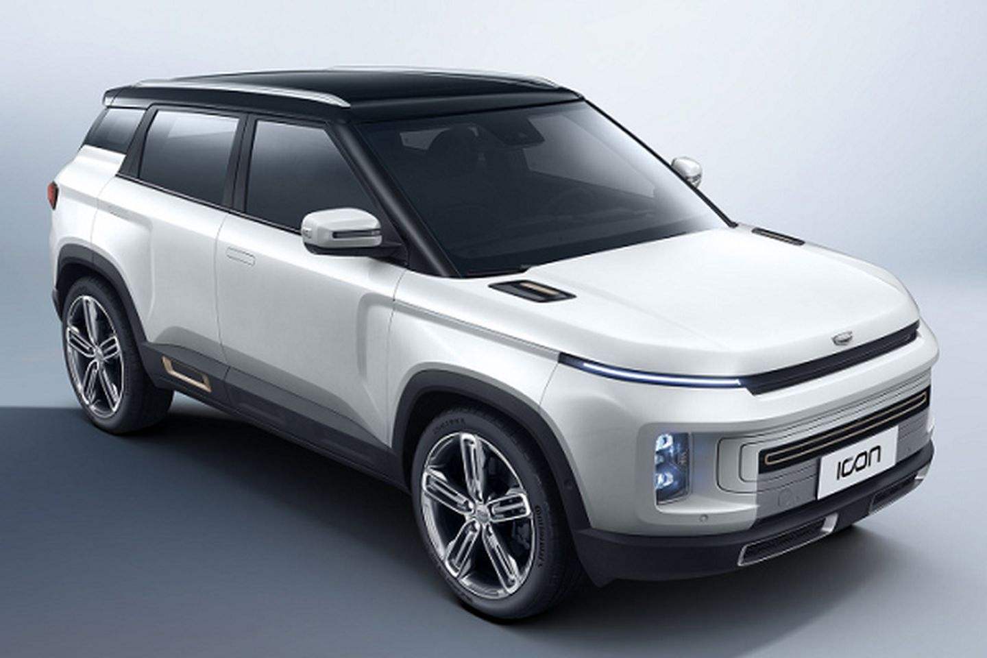 吉利"小路虎"来了:1.5t四缸,双色车身,才10.99万