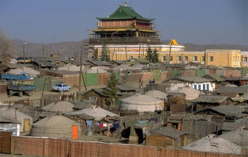 1935年,蒙古国总理借酒壮胆,当众扇了斯大林一巴掌,下场如何?