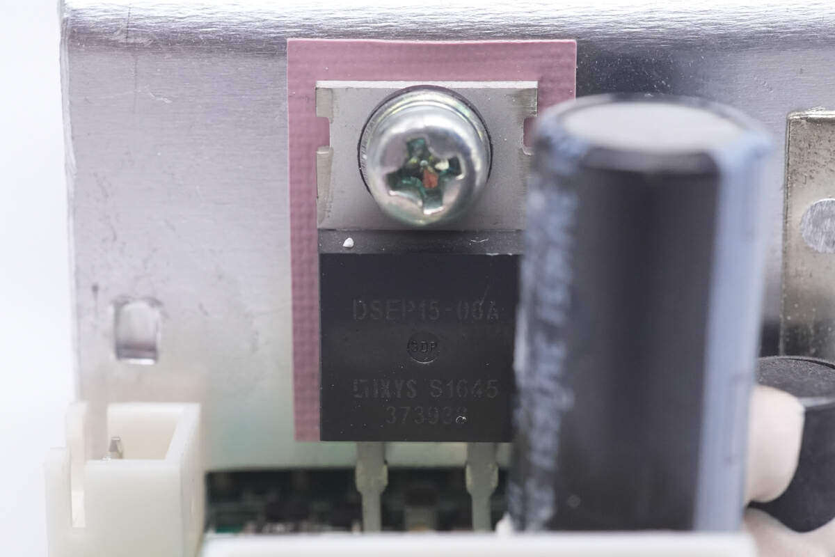 我们把华为optix osn500光传输系统60w电源拆了,比想象的要简单