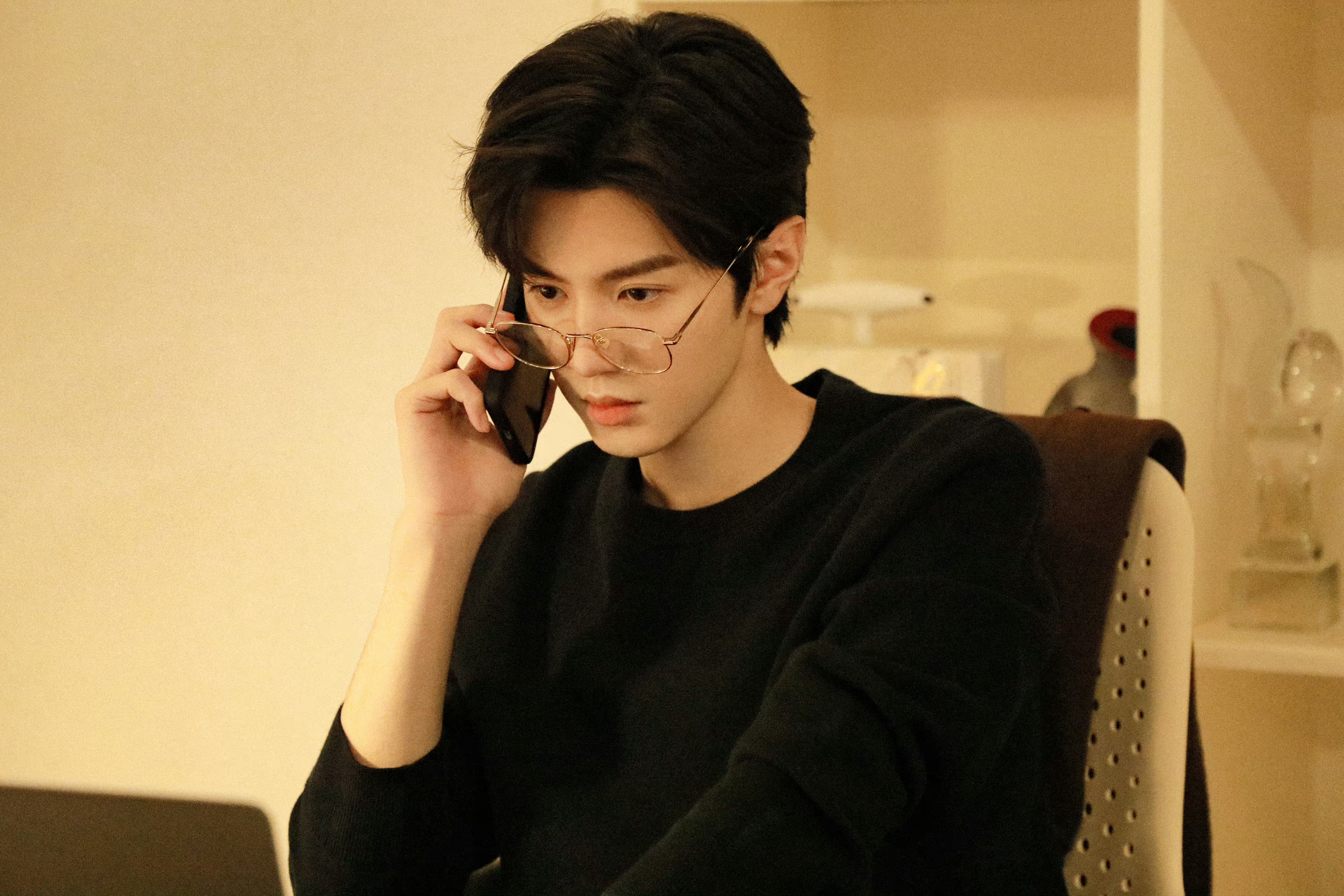 陈哲远一天涨粉10万,《偷偷藏不住》口碑回春,主演互动超甜