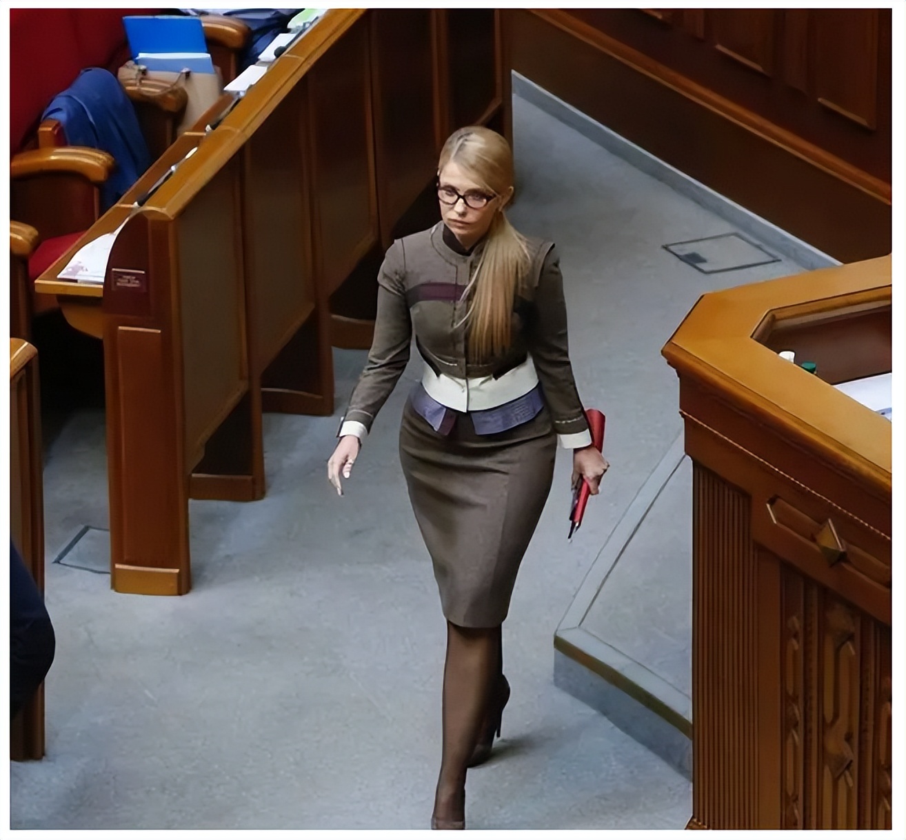 季莫申科:从穷女孩到乌克兰总理,与高官搞暧昧,两次入狱