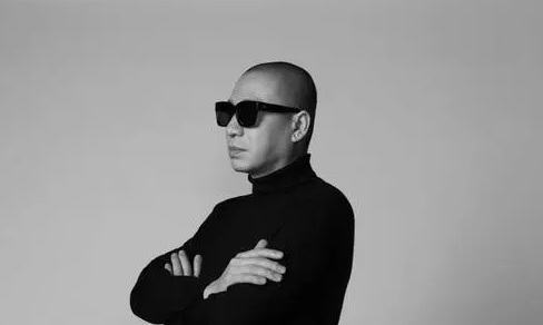 "摇滚教母"梁龙:一个被天后王菲"伤"过的男人