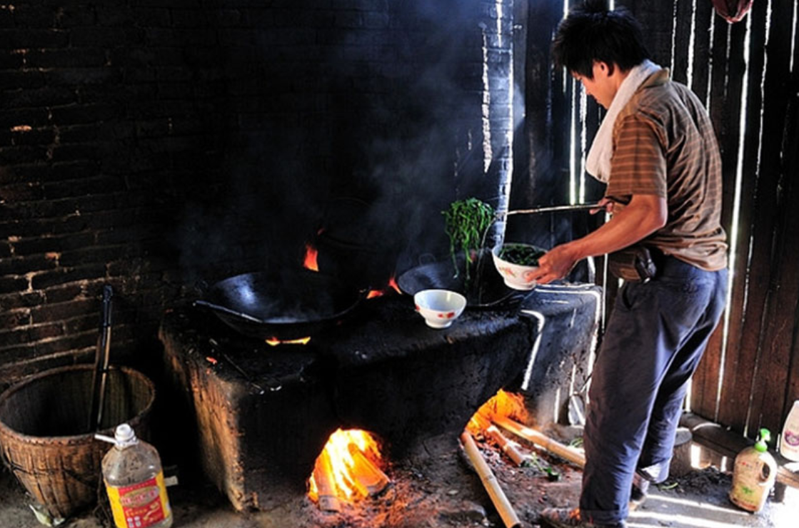 俗语"东厨贵人助,南灶财不入",是啥意思?农村人才懂的俗语