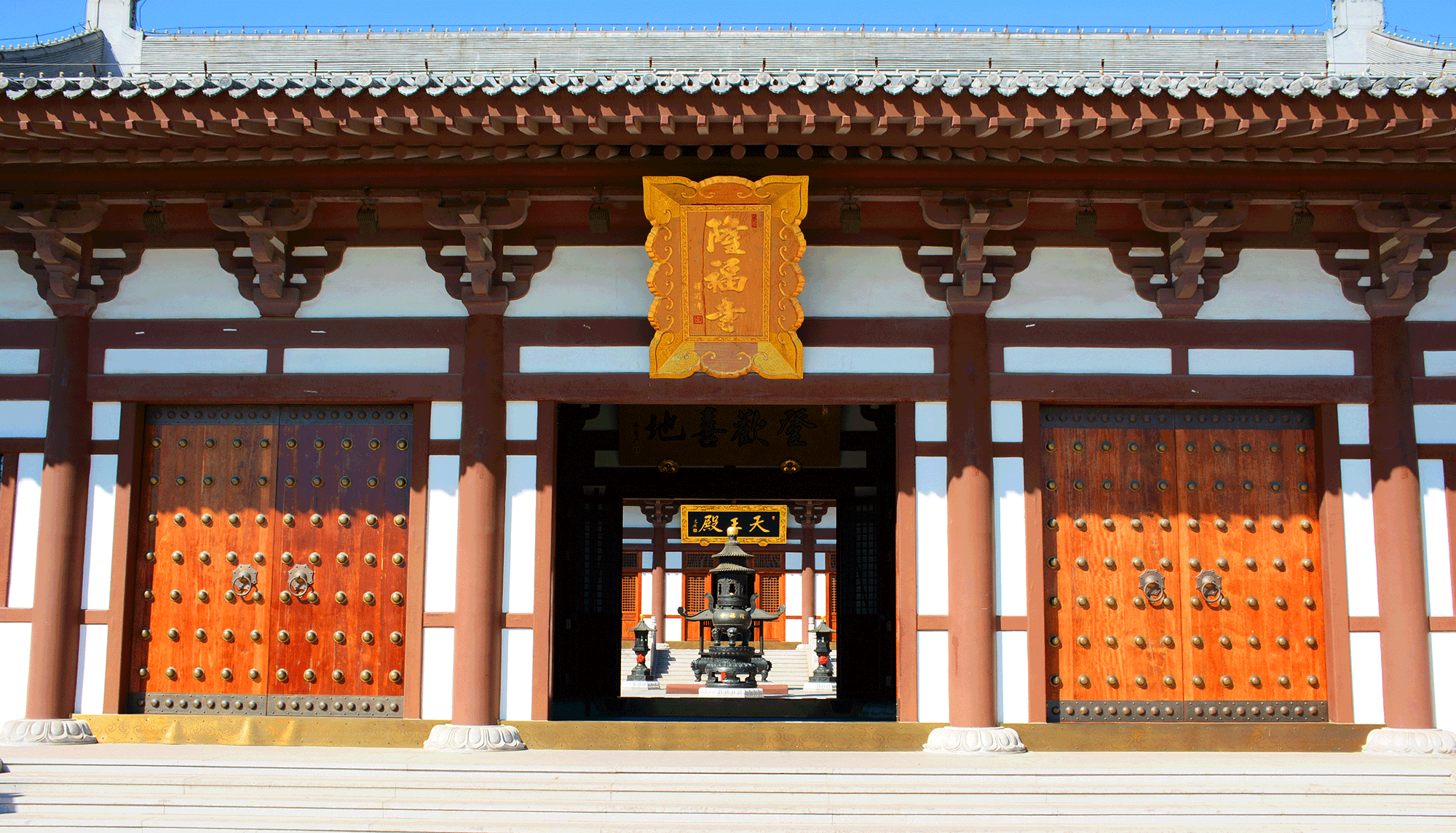 同样的,此隆福寺非彼隆福寺,虽然与北京隆福寺的名字一样,但完全是