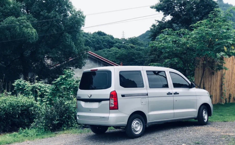 你是否还记得,当年那辆让你在城市中轻松停车,省油省钱的五菱宏光mini