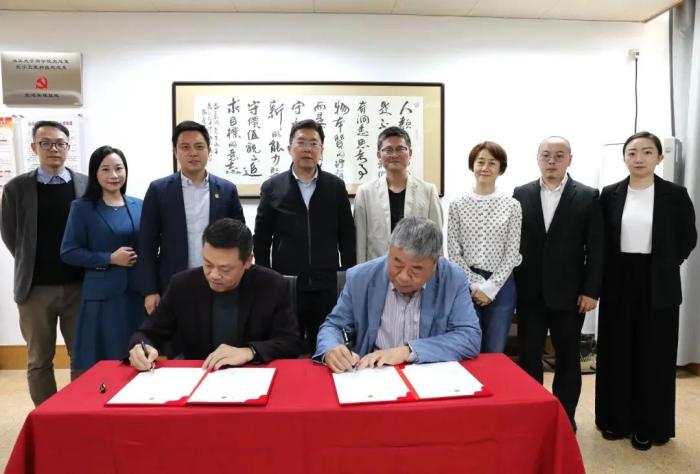汕头大学与泰国正大管理学院签署学术合作备忘录