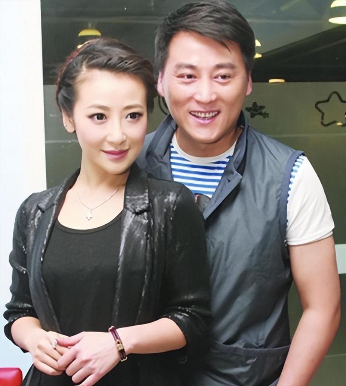 朱墨:嫁大16岁演员刘小锋,婚后生两子,如今一家四口其乐融融  朱墨在