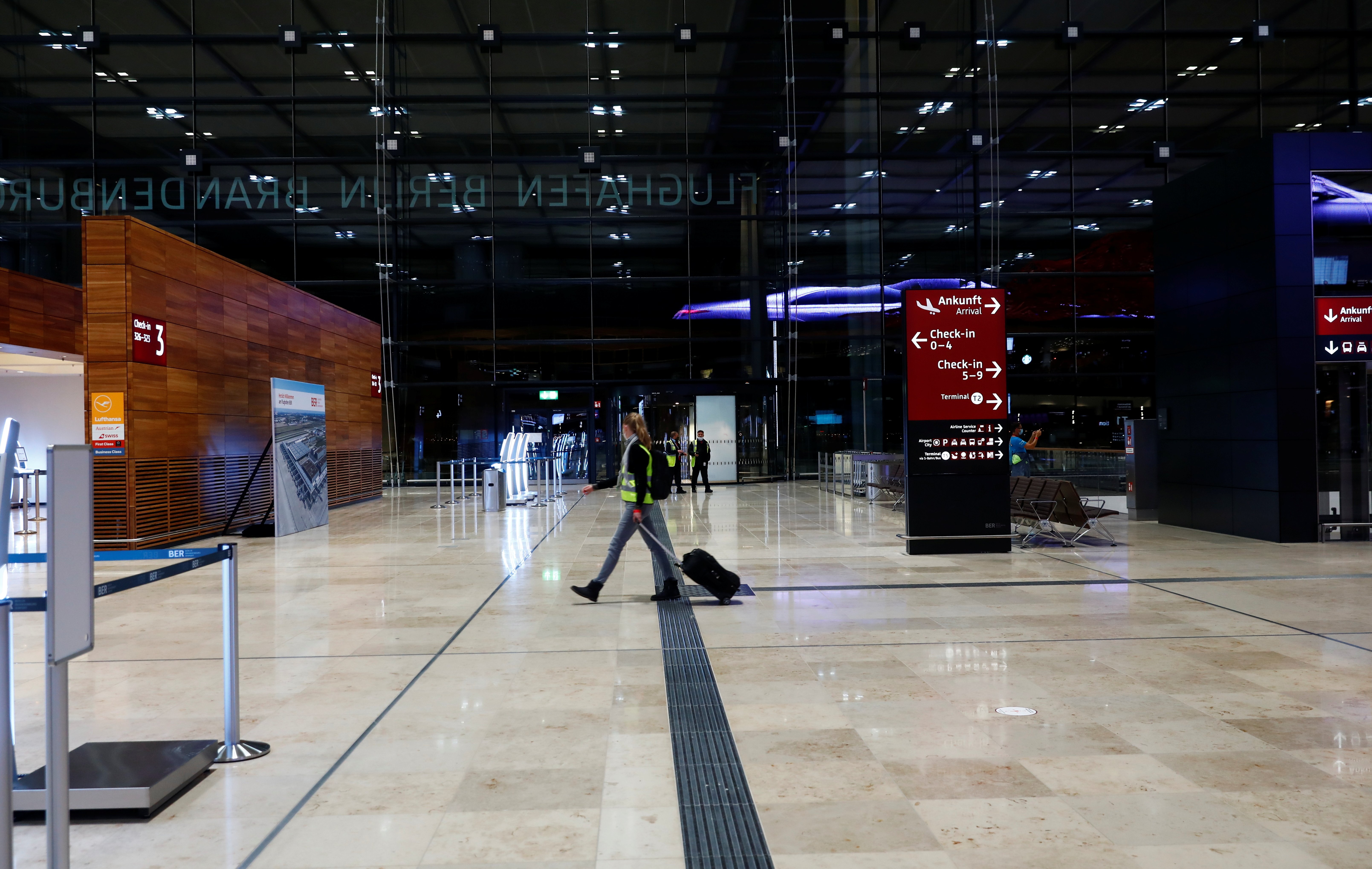德国柏林新机场正式启用(7)