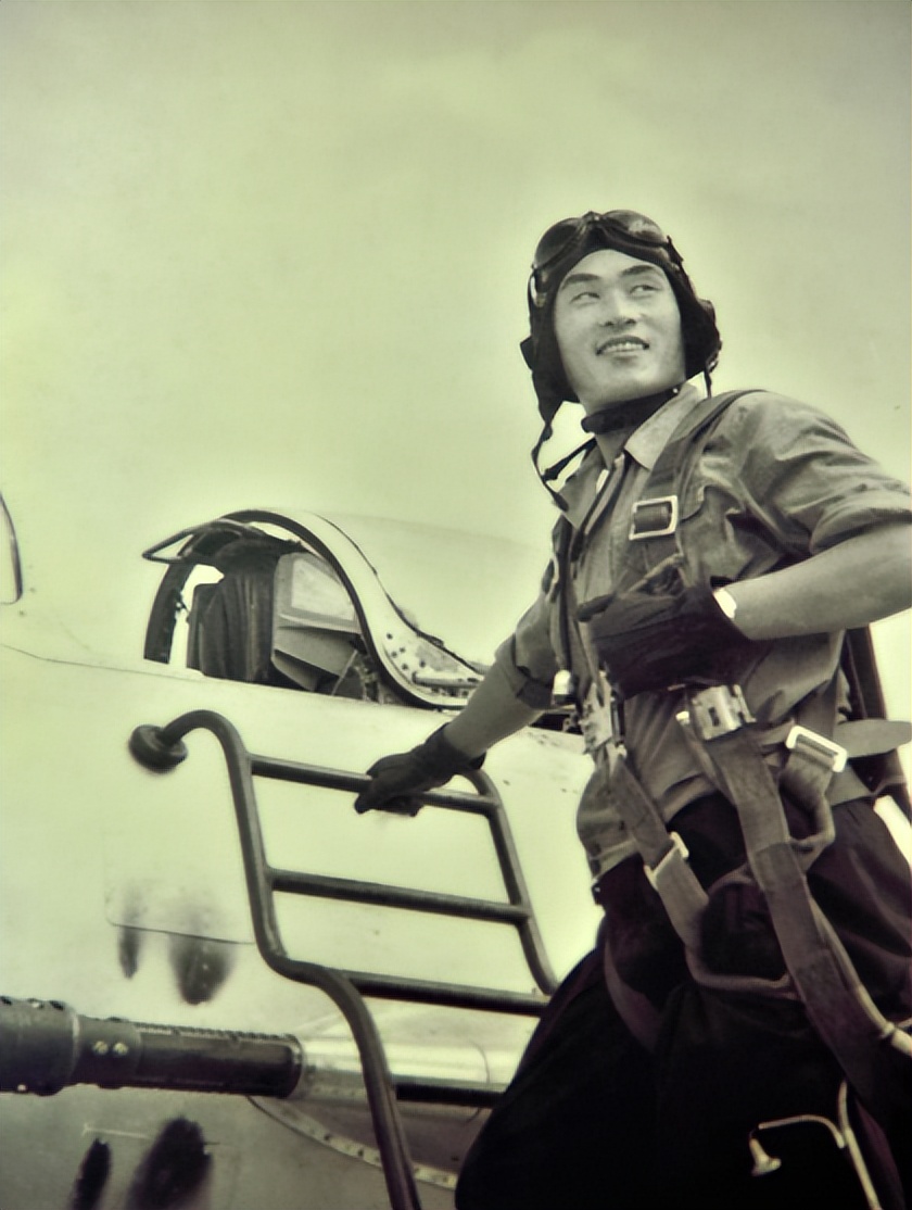 他是成都军区第一任空军司令员,62岁授中将,3年后却为何被免职