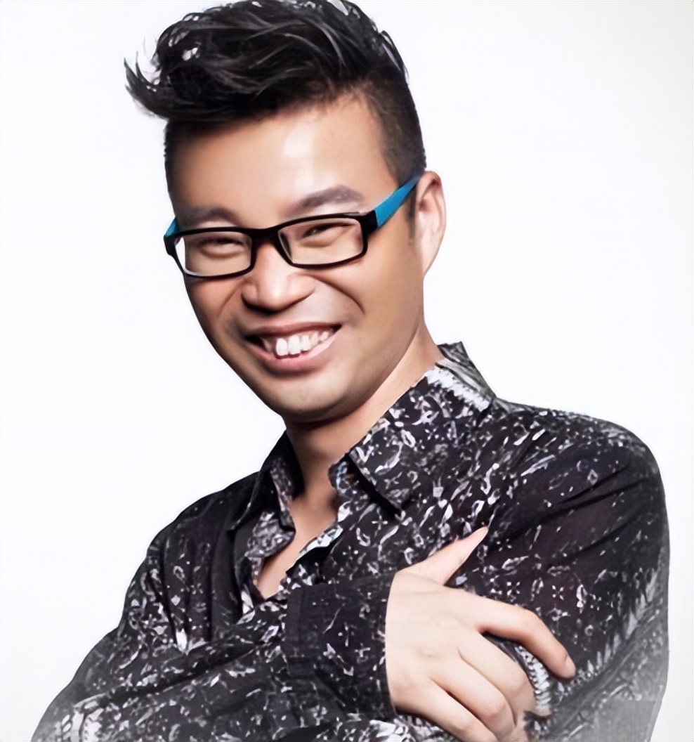 抛弃糟糠之妻,转身娶小18岁的王依梓,王迅如今过得如何