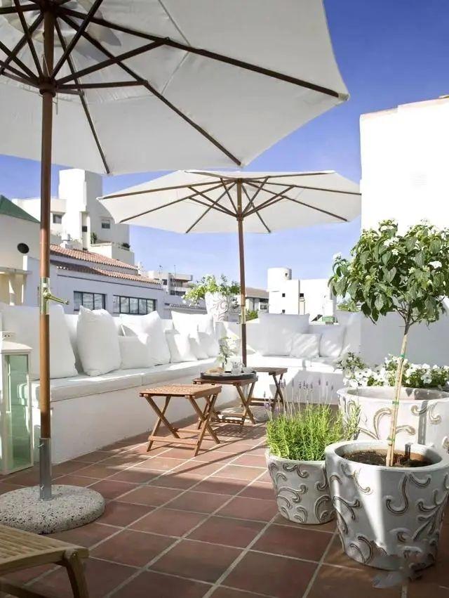 不仅仅是在中国,在国外,有的时候,也会对自己的露台,阳台产生浓厚的