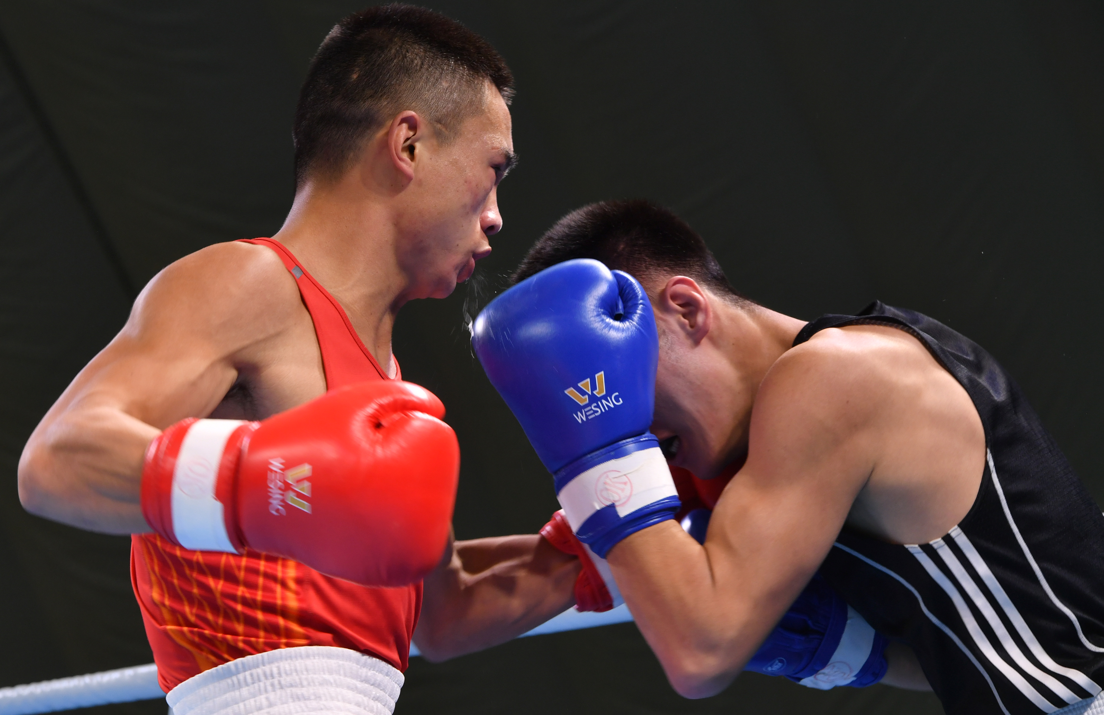 拳击——全国男子锦标赛:山俊晋级63公斤级决赛(1)