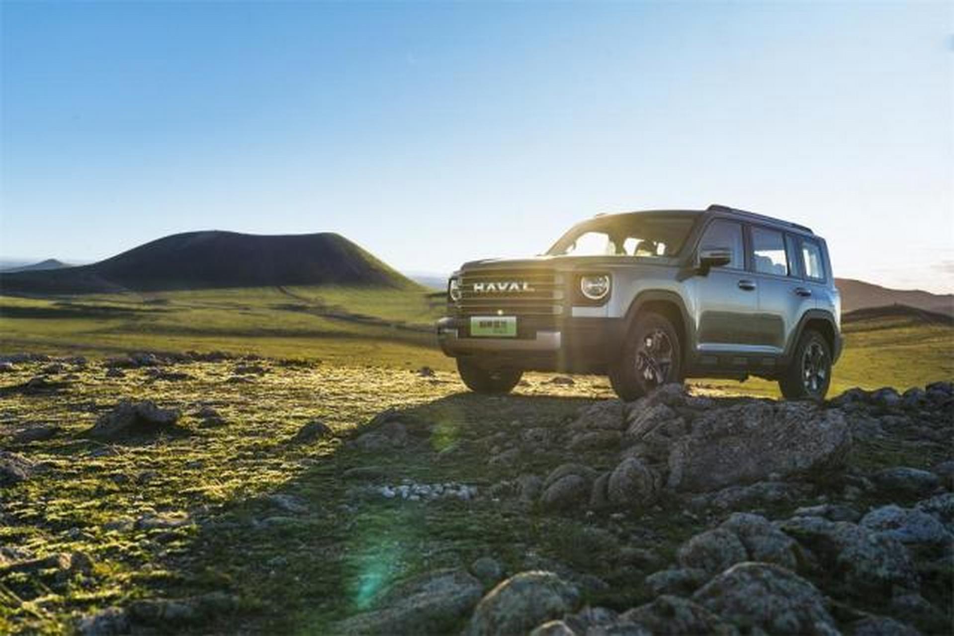 一,颜值高,"方盒子"造型,有点路虎卫士的感觉,而且还能改装,简单改装
