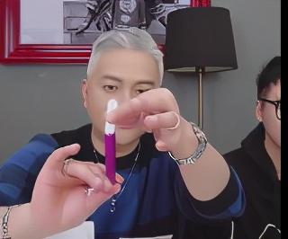 歌手吉杰变身网红?直播卖货粉丝飙升200万,看清装扮后太尴尬