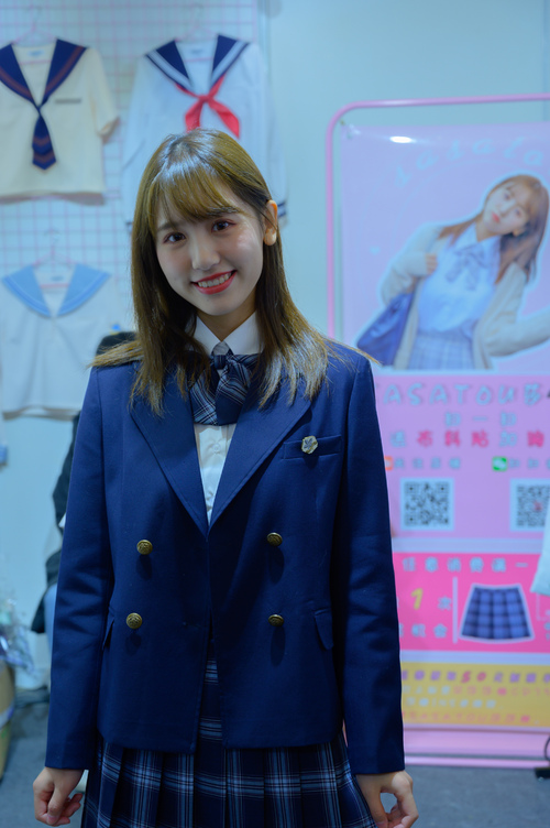 蓝衣战神一栗小莎子颜值大翻车,线下真实身材揭露,被嘲像大妈