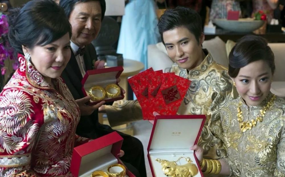 他是香港玩具大王,身家高达83亿美元,曾为儿女婚礼花掉十几亿