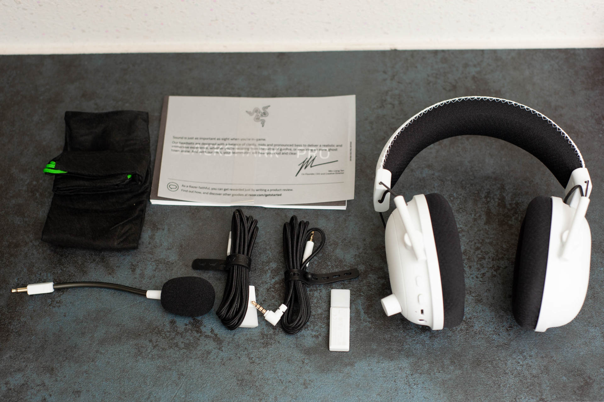 让玩家能身临其境的电竞耳机旋风黑鲨v2专业版白色