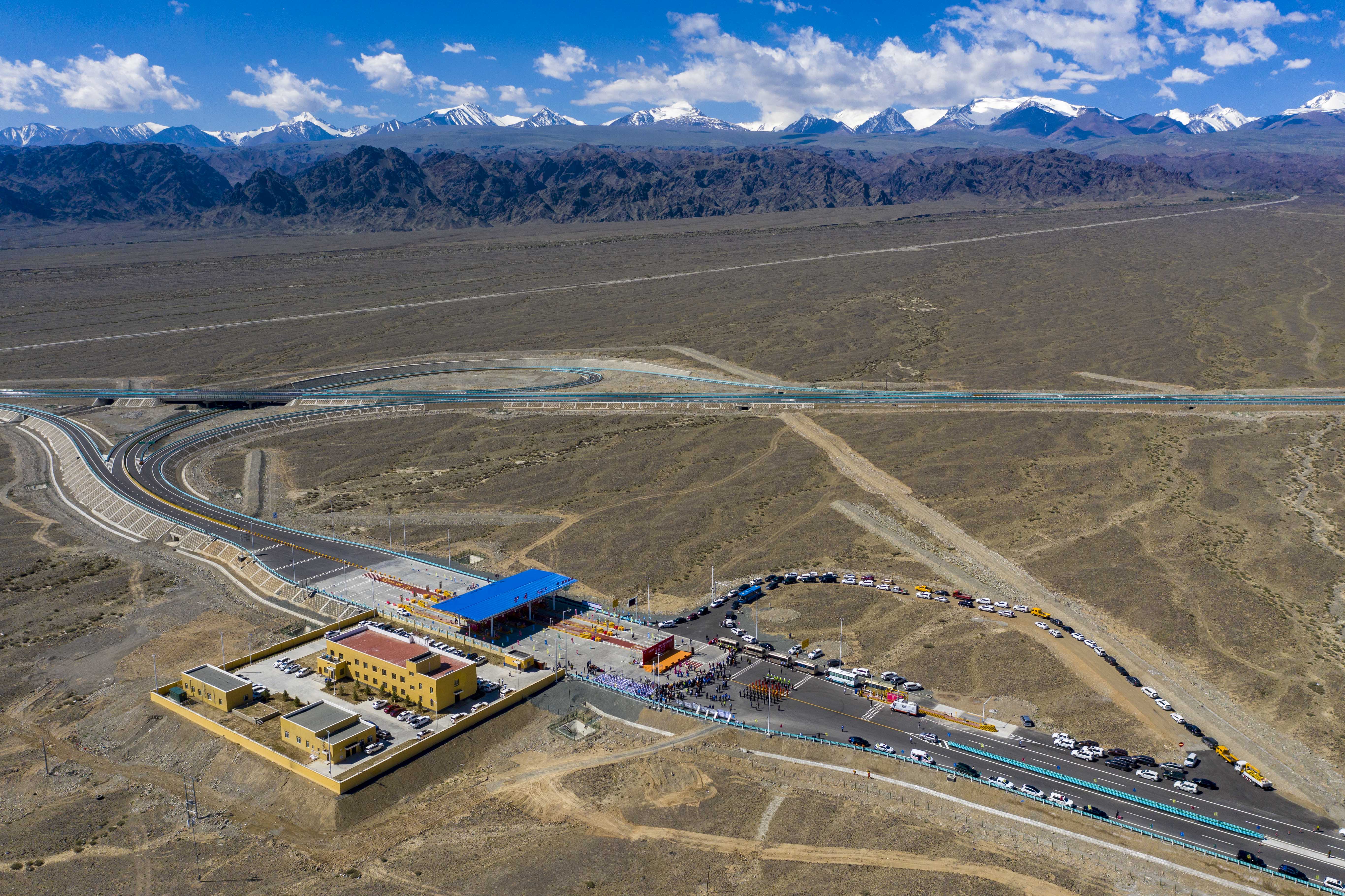 京新高速公路全线通车(2)