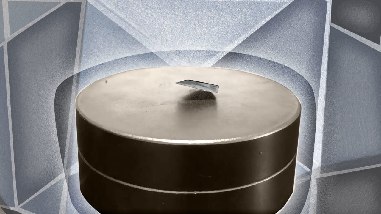 韩国造出世界首个室温超导体?127度实现超导,复现即锁定诺奖