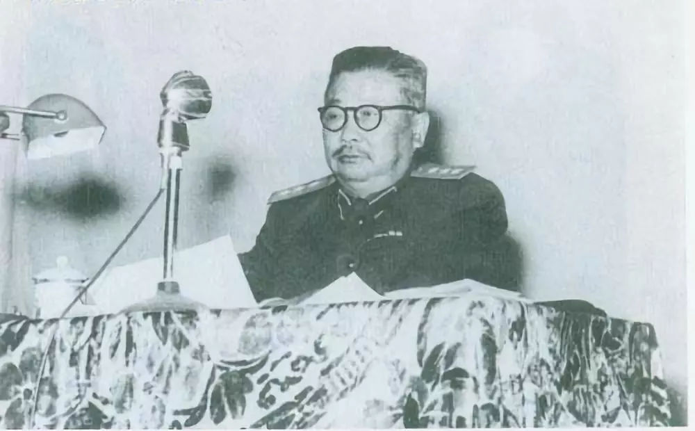 1951年枪决汉奸,李克农刑场救下一人,得知其身份后令人敬服