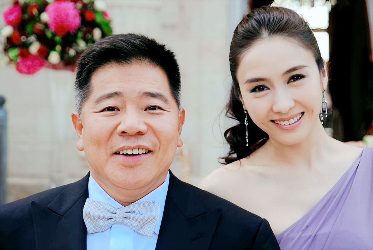 黎姿:嫁给大15岁的残疾富豪,生下三个女儿,如今婚姻状况如何?