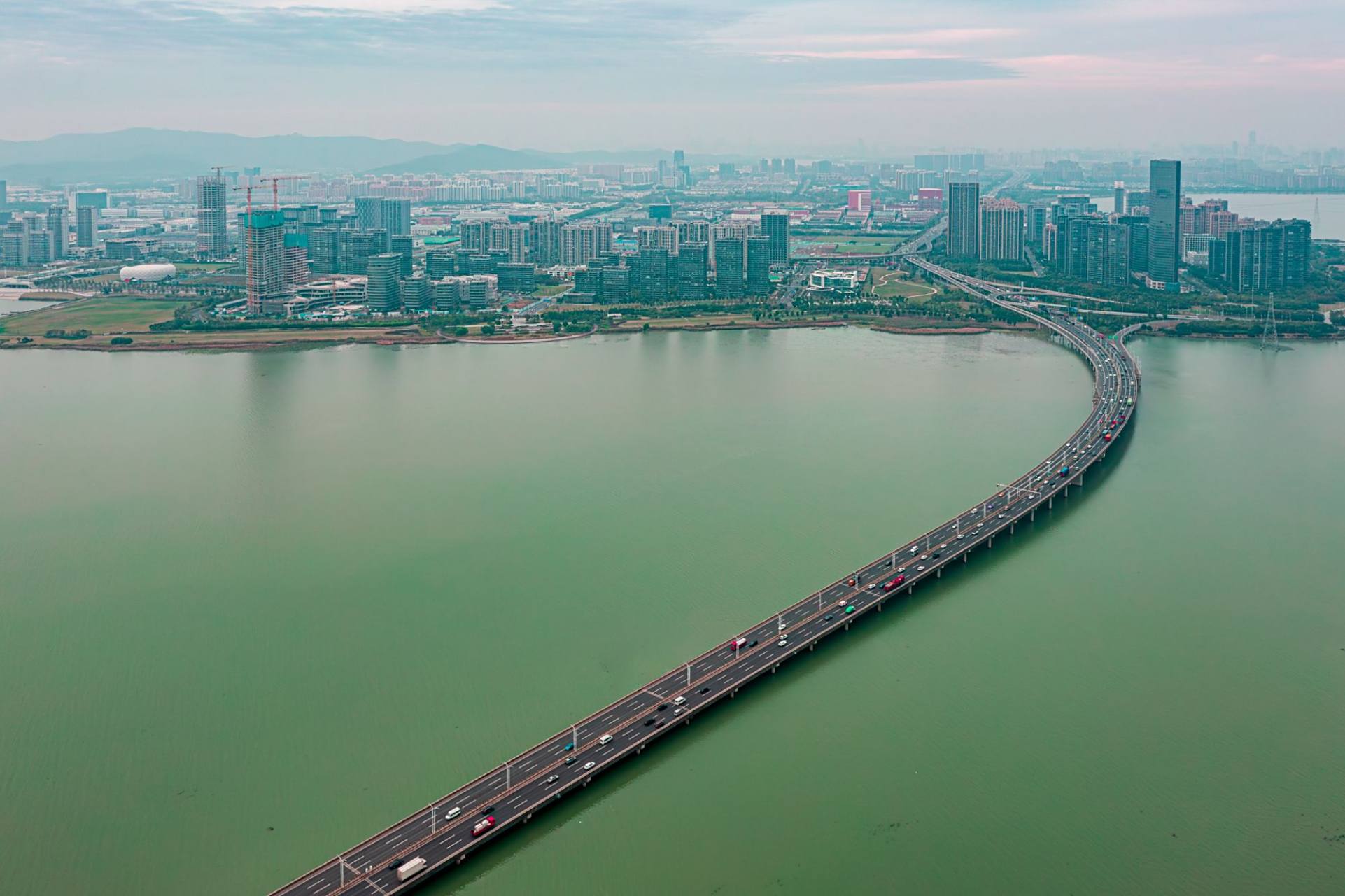 苏州湾万公堤掠影  万公堤位于苏州市吴江区东太湖畔,与太湖苏州湾