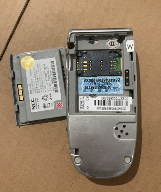 来自记忆中日系的拍照翻盖——nec n810手机