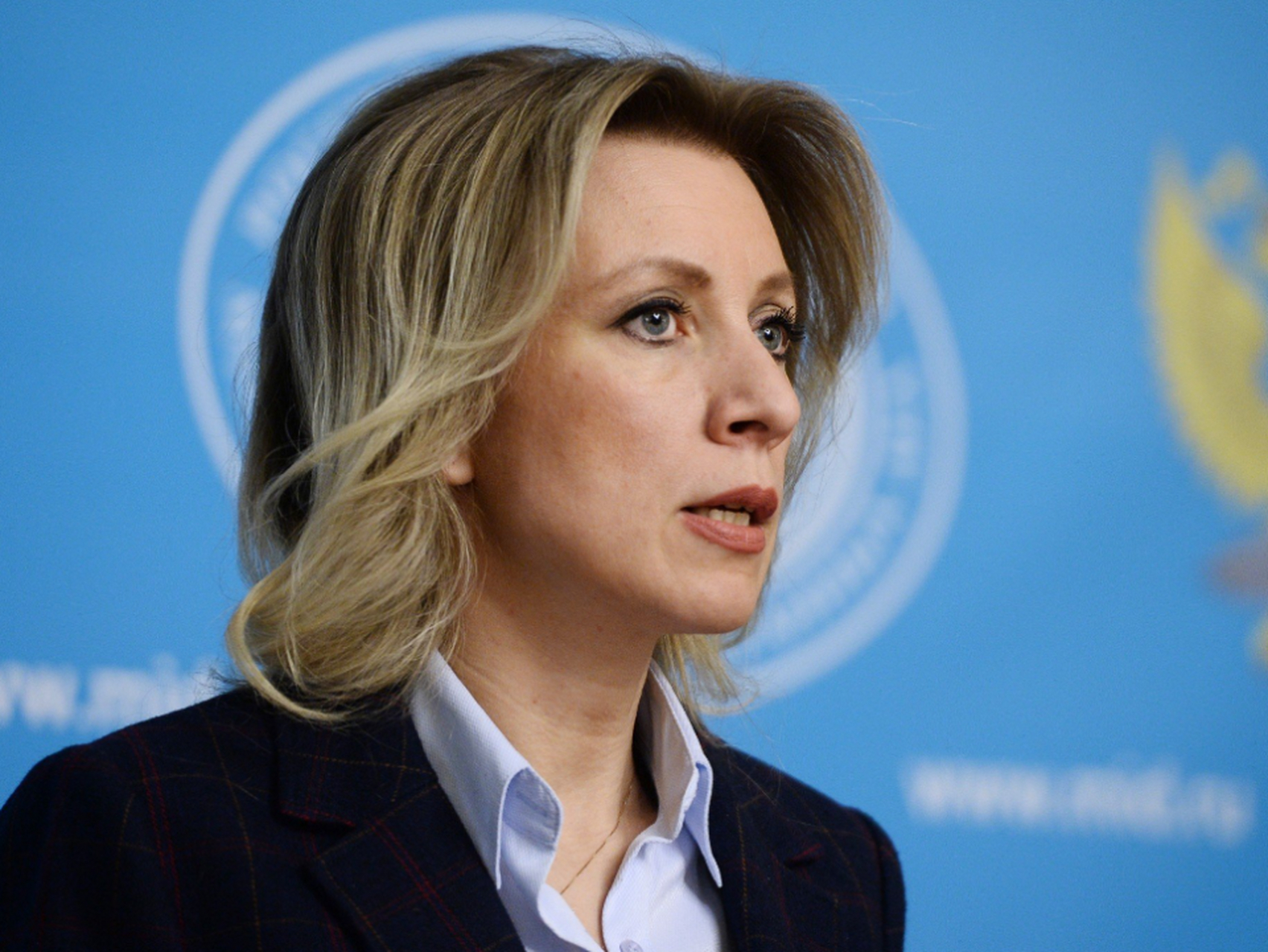 近日,法国多个城市爆发骚乱事件,成千上万的示威者