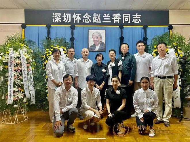 送别!国务院原副总理耿飚夫人赵兰香遗体送别仪式在八宝山举行