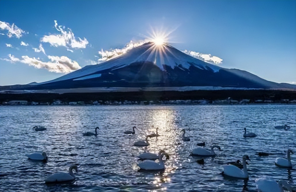 高中地理教材惹爭議,日本富士山做封面意欲何為?出版社回應了