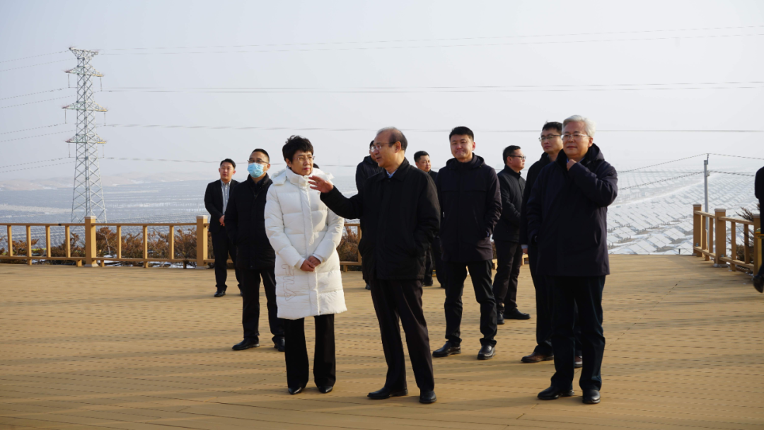自治区党委宣传部部长郑宏范到光伏基地调研指导工作