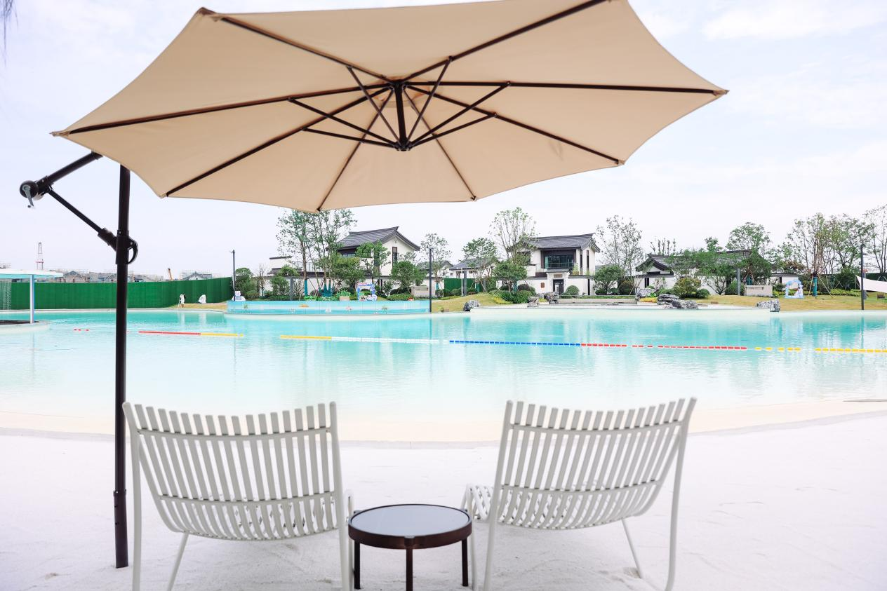 华中最大室内滑雪场亮相咸宁际华园水晶谷