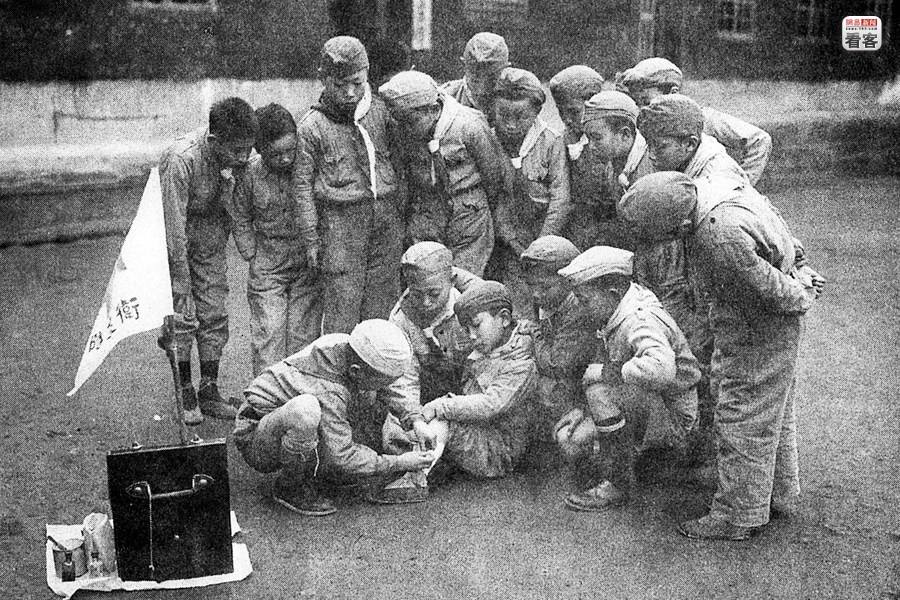 《八佰》里杨惠敏三根手指敬礼到底啥意思?