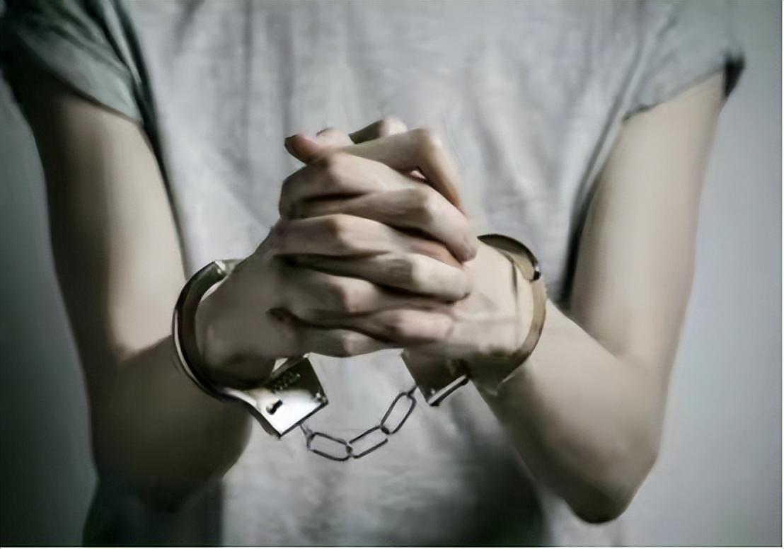 周进为了取得严坤家人信任,之前旅游的花费都是靠信用卡套现的.