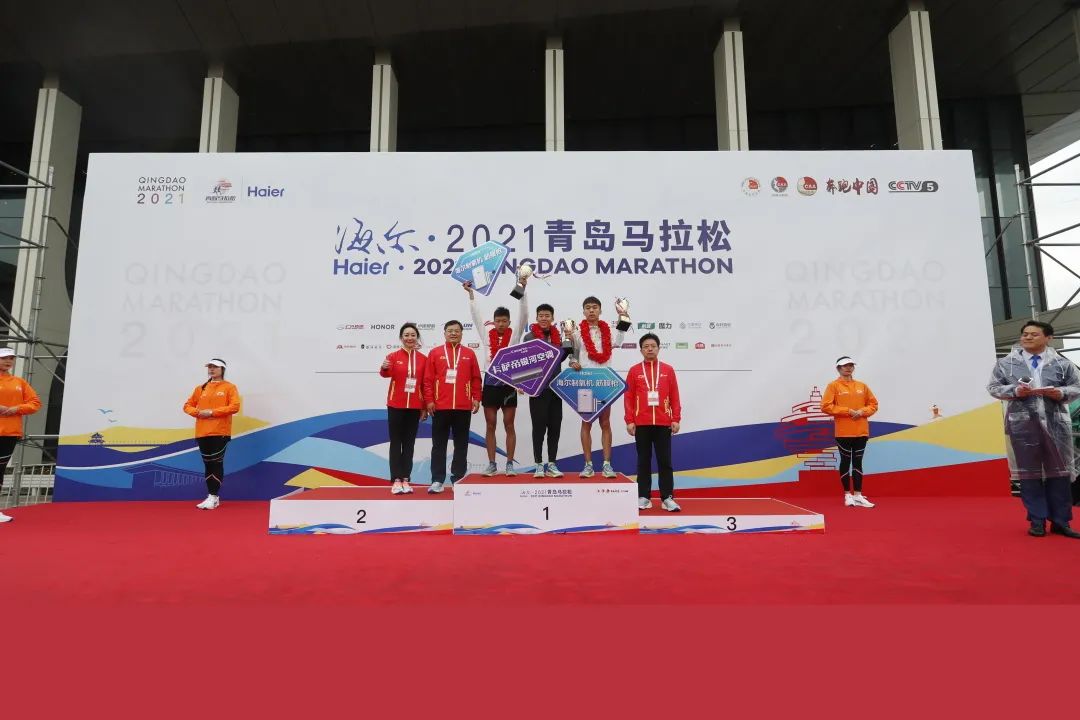 2021青岛马拉松鸣枪!25000名跑者用双脚丈量优美的"青春之岛"