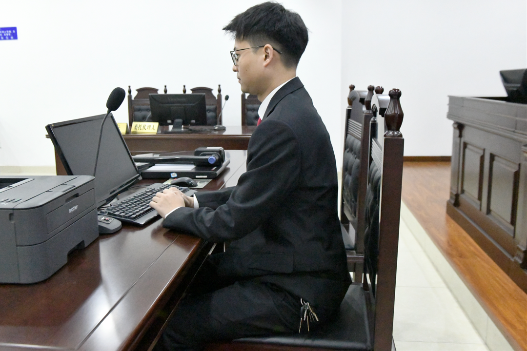 真人版审判制服穿搭指南,这15种穿搭要不得!