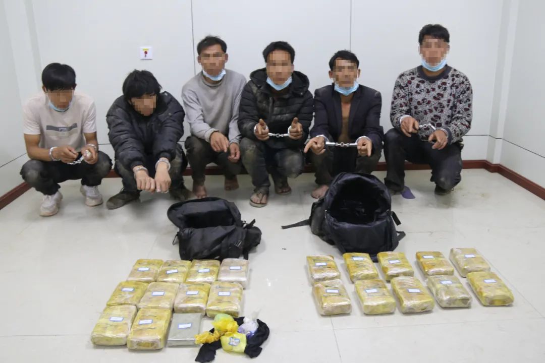 缉毒现场!负伤民警勇斗毒贩抓获6人,缴毒12公斤!