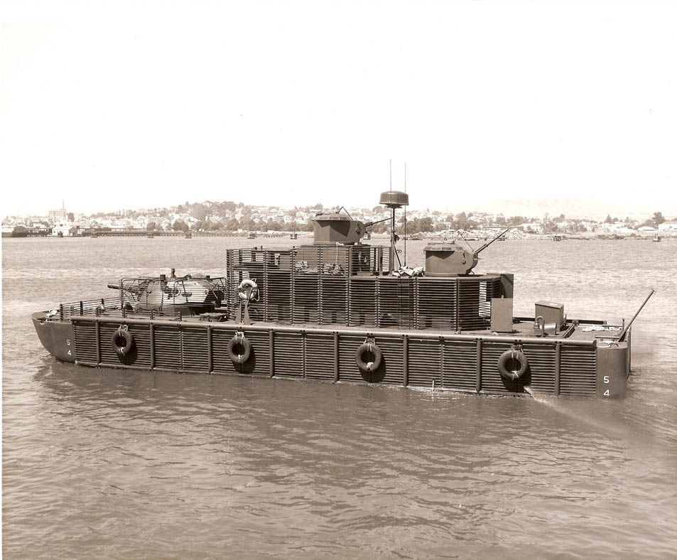 越战美军浅水炮舰,号称内河"战列舰",编制11人