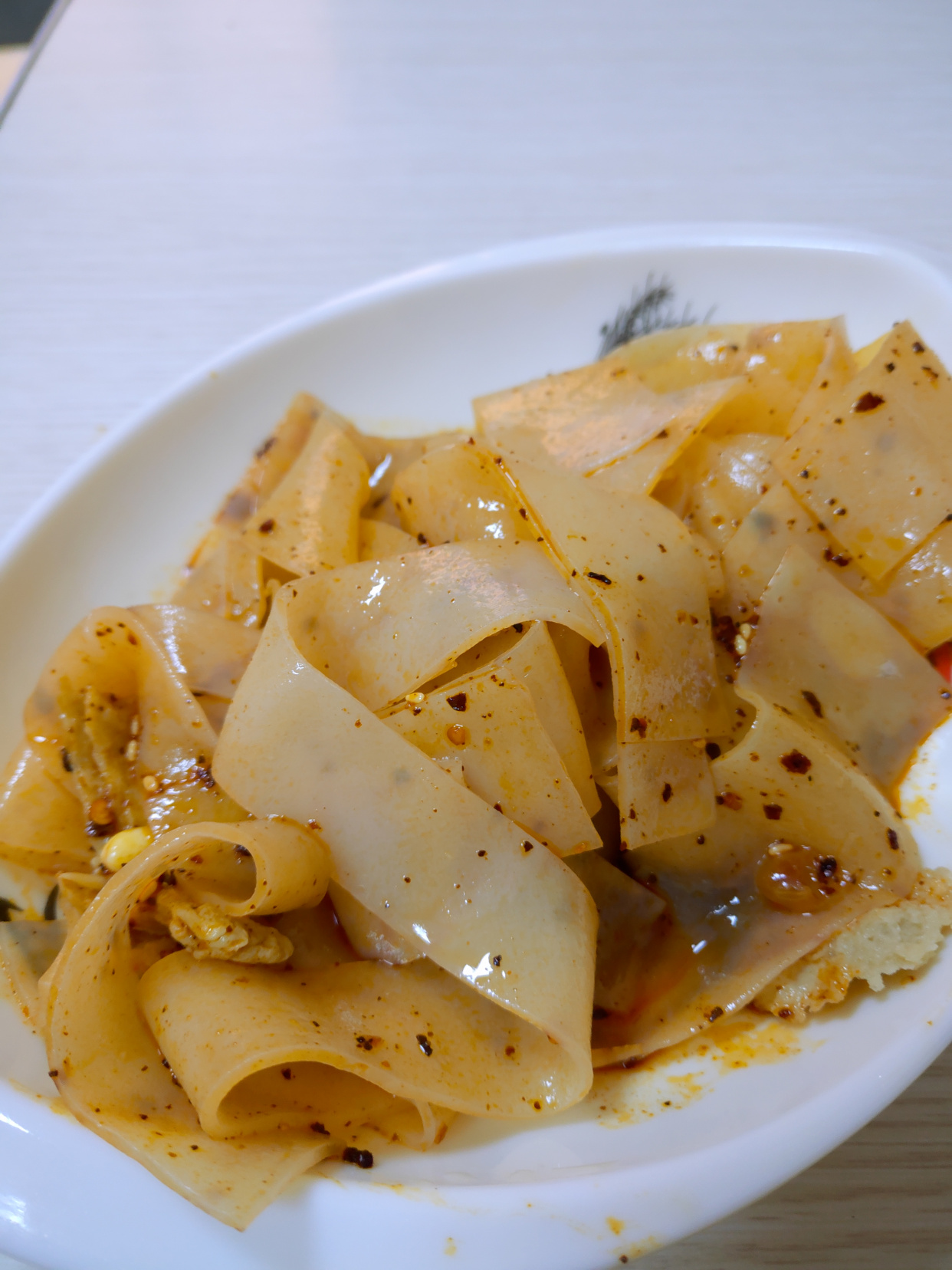 独树一帜省内外飘香宝鸡小孟华擀面皮