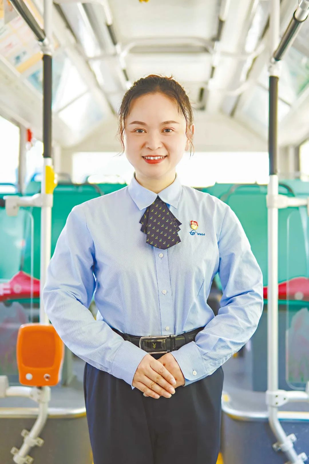 武汉公交汇聚伟力激励劳动者建功立业