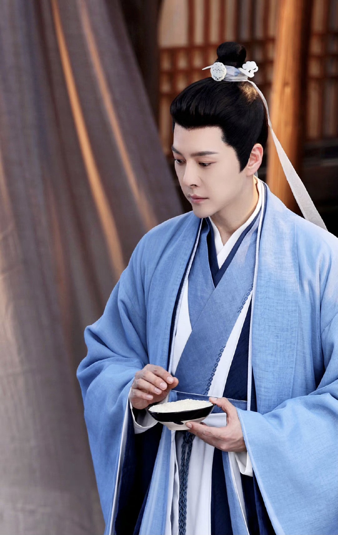 徐海乔人缘不错,《灼灼风流》开播郭晓婷和《梦华录》都来打call