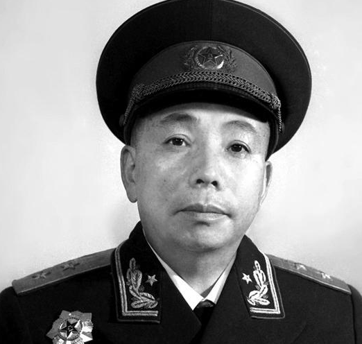 徐立清为何自降军衔?看看他做的这些事,就不难理解了