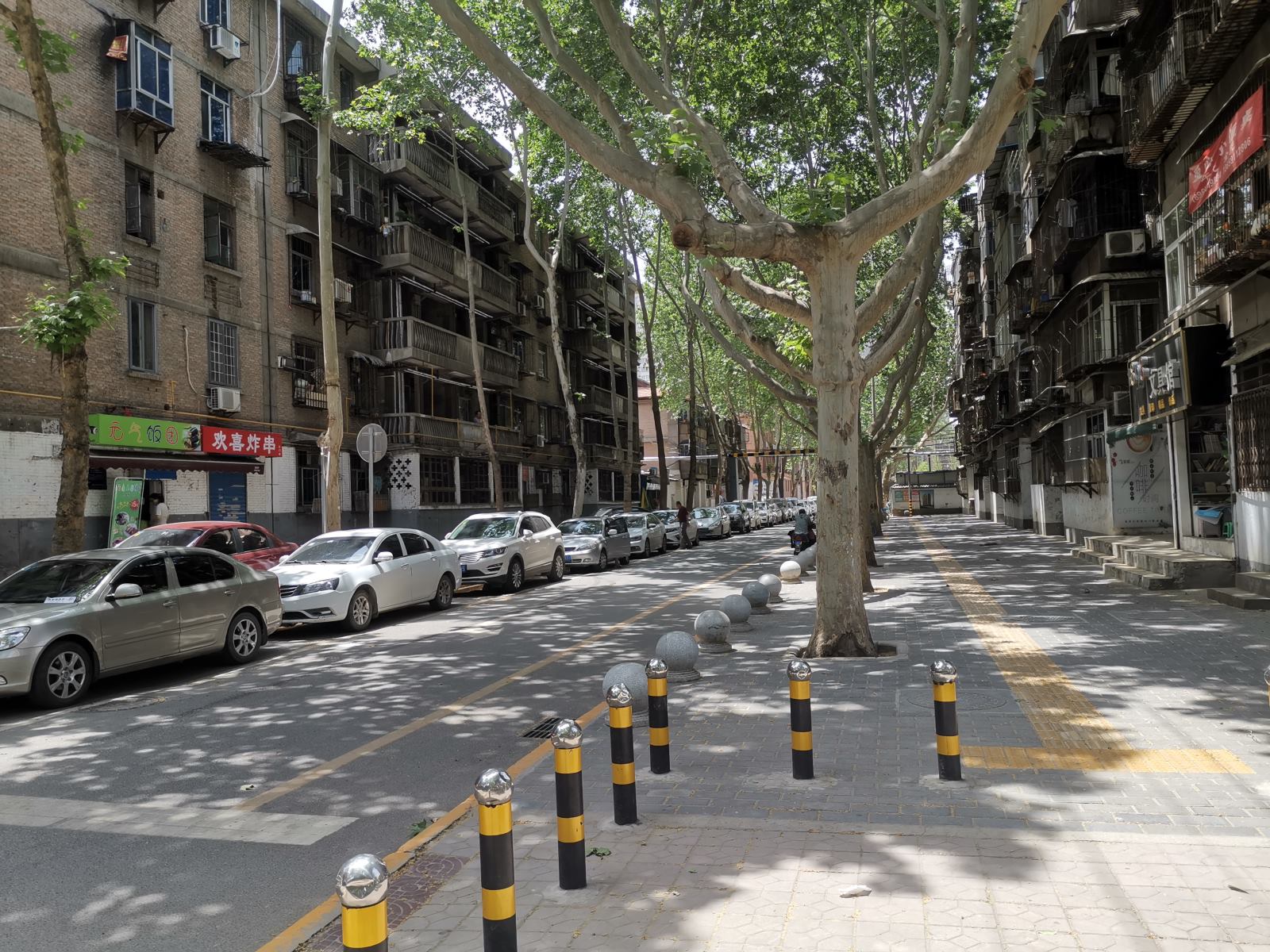 土门的老街道,才是西安原本的样子,曾经的这里也是繁华的商业圈