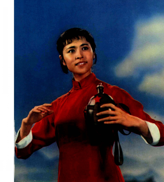 《红嫂》中的哺乳核心情节,在不同的改编作品中有何不同的呈现?