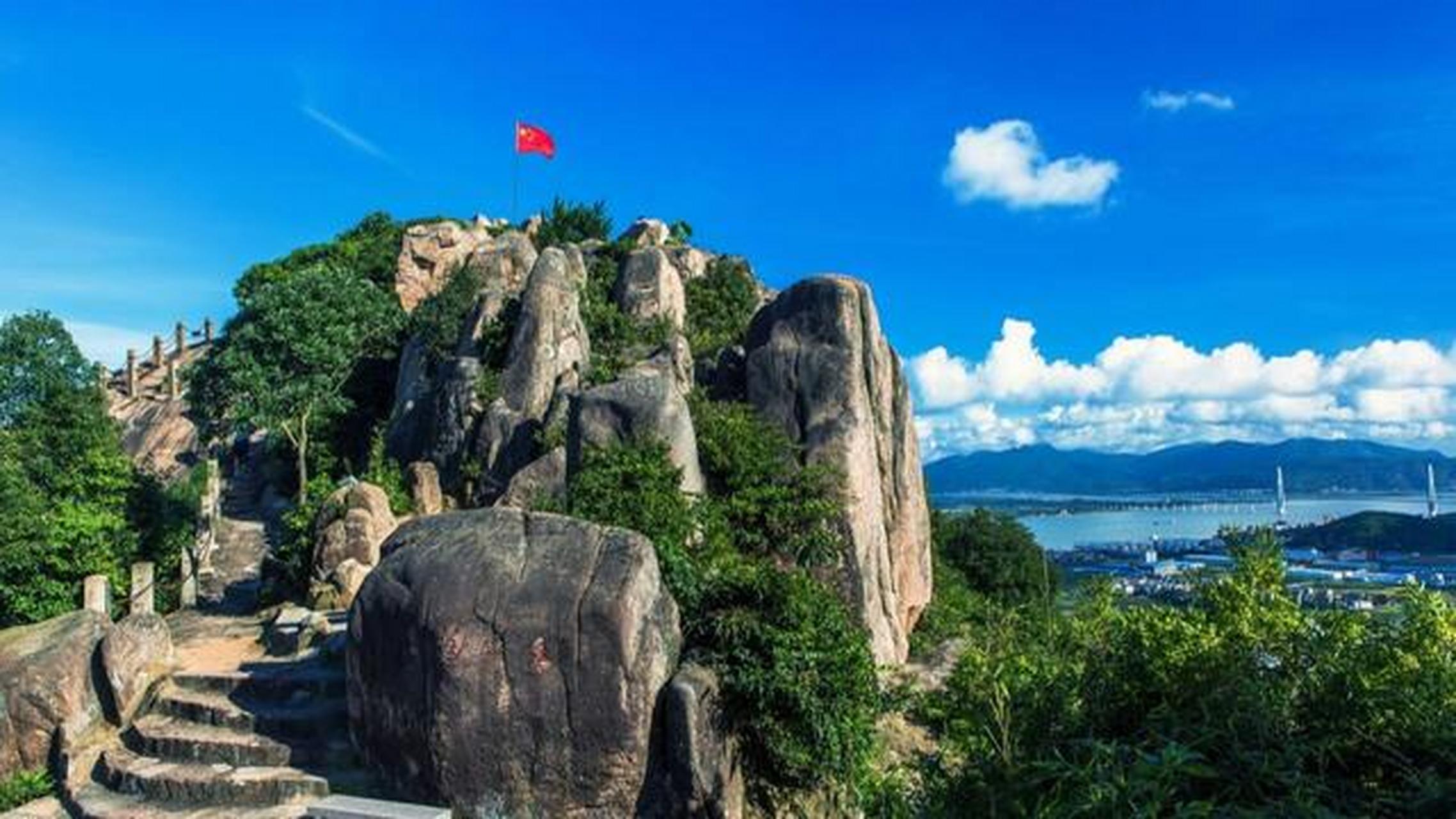 青芝山位于福建省福州市连江县琯头镇,海拔仅150米,却位列福建省五大