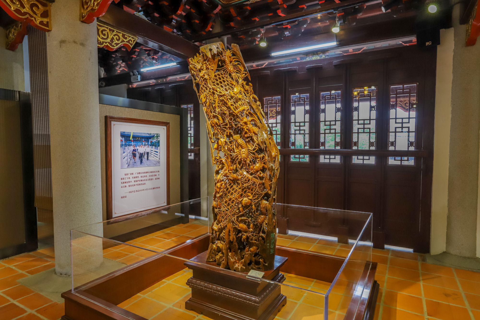 潮州广济楼巍峨壮观,夜景比白天更美,楼内非遗展你见过吗