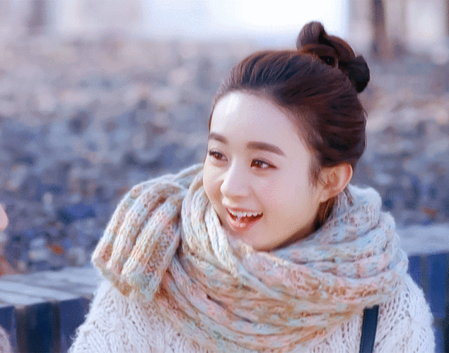 从邻家小妹到气场女王,拍什么题材火什么,赵丽颖说佟多多长大了